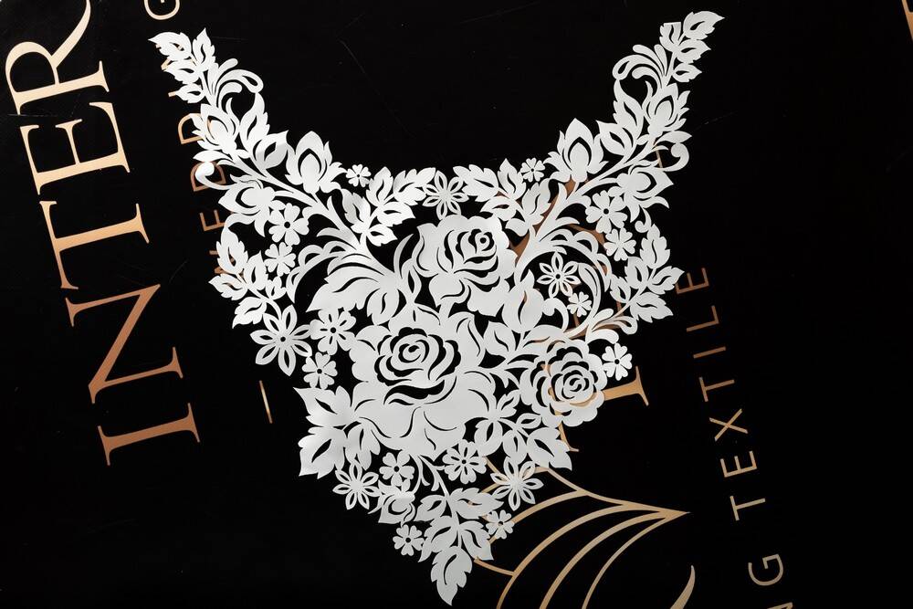 Neck appliqués 2000000031095 image from the Inter Tex catalogue for bridal fabrics, lace, appliques and B2B atelier orders.